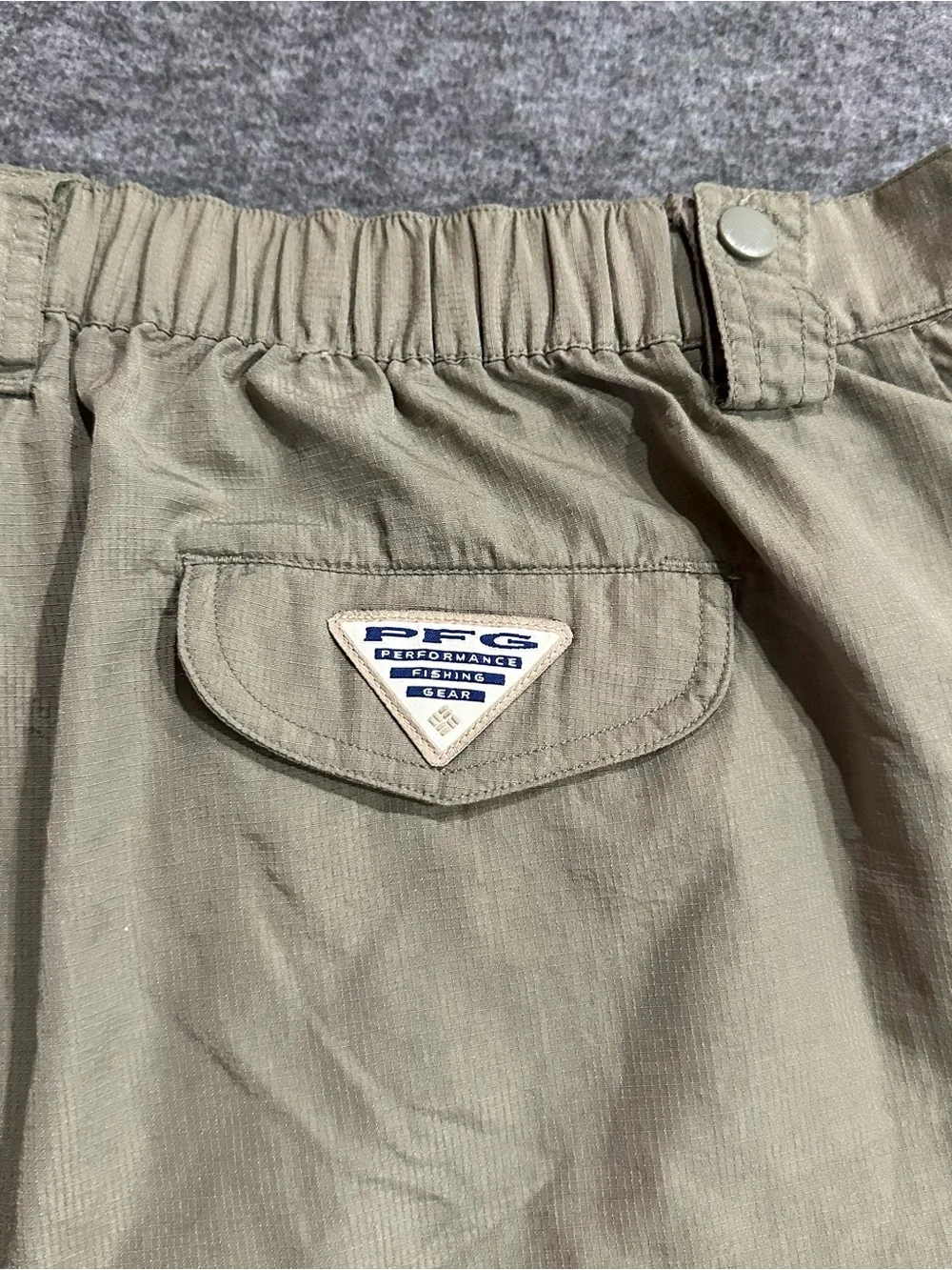 Columbia PFG Men's XL Olive Green Fishing Cargo Shorts Nylon Elastic Outdoor